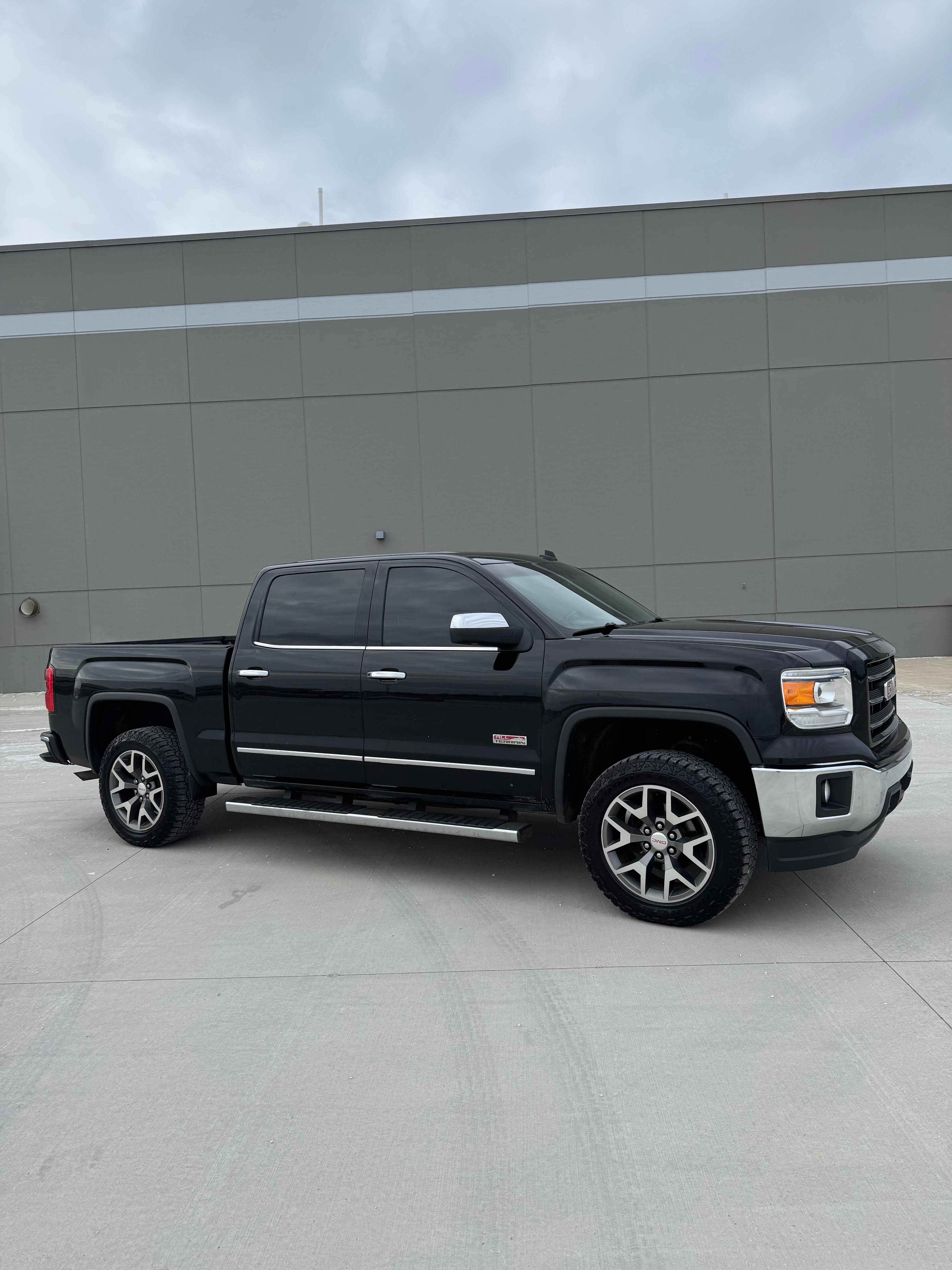 2014 GMC Sierra 1500 SLE 4WD Crew Cab 5.3 8cyl. Flex Fuel