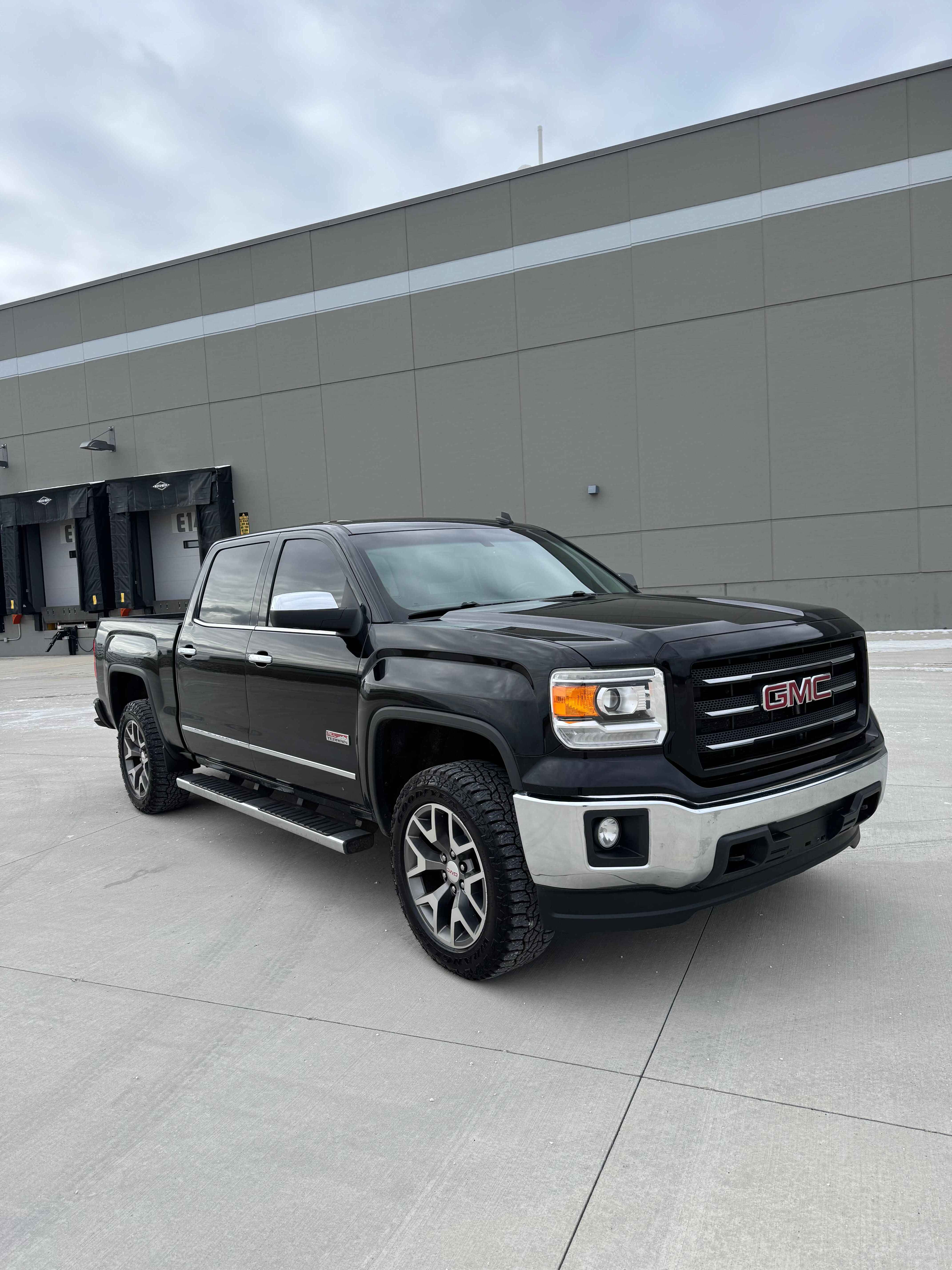 2014 GMC Sierra 1500 SLE 4WD Crew Cab 5.3 8cyl. Flex Fuel